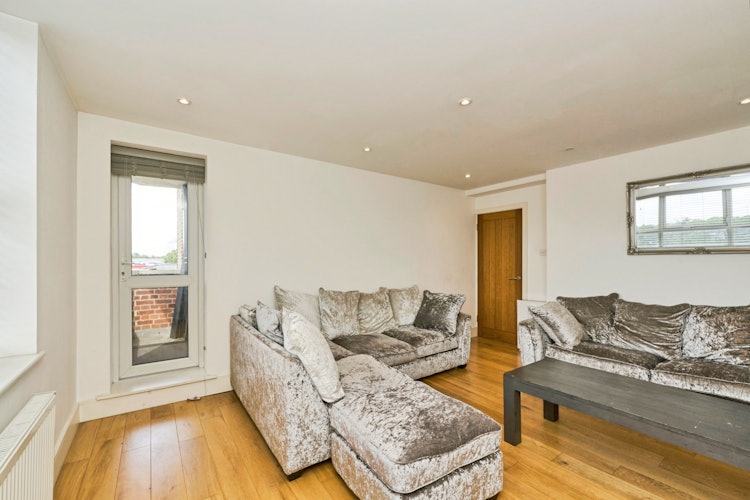 3 bedroom flat