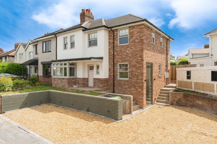 4 bedroom detached house