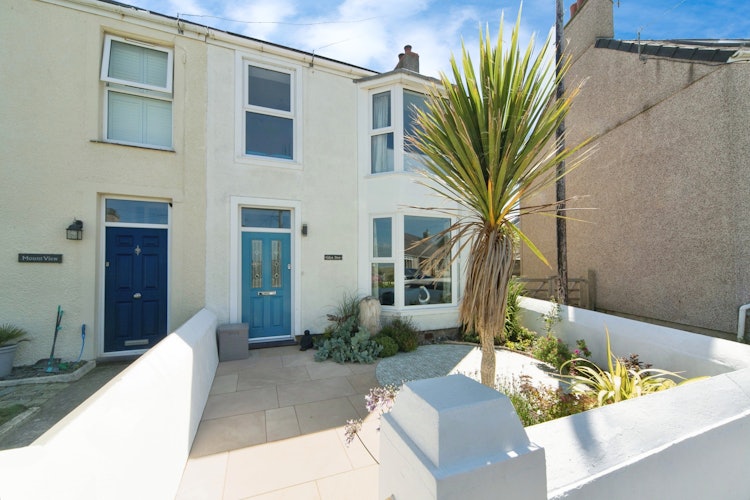 4 bedroom semi-detached house