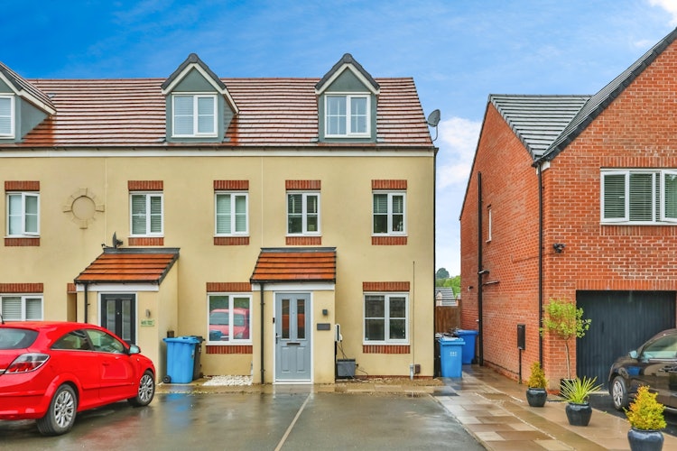 3 bedroom semi-detached house