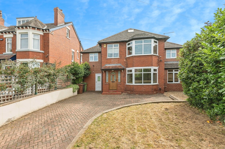 4 bedroom detached house