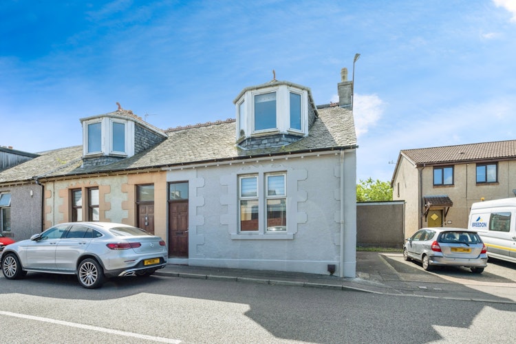 3 bedroom end of terrace house