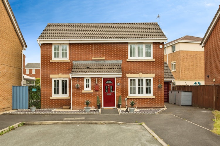 3 bedroom detached house