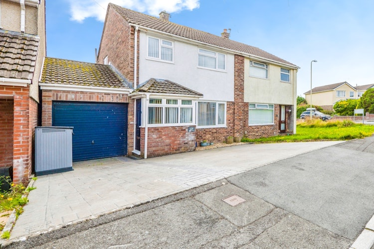 3 bedroom semi-detached house