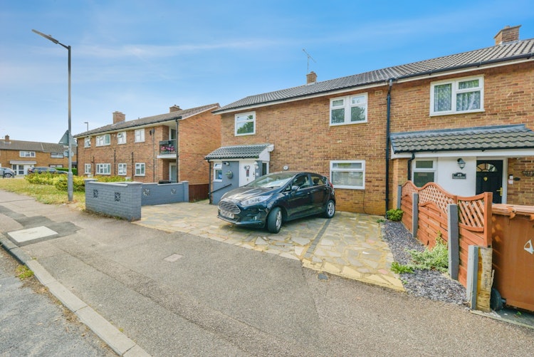 3 bedroom end of terrace house