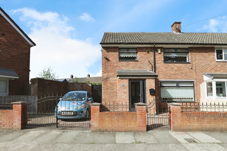 3 bedroom end of terrace house
