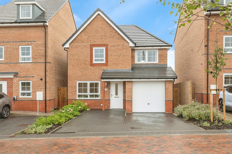 3 bedroom detached house