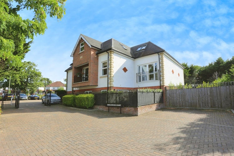2 bedroom ground floor flat