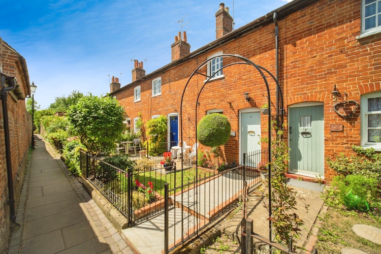 2 bedroom terraced house
