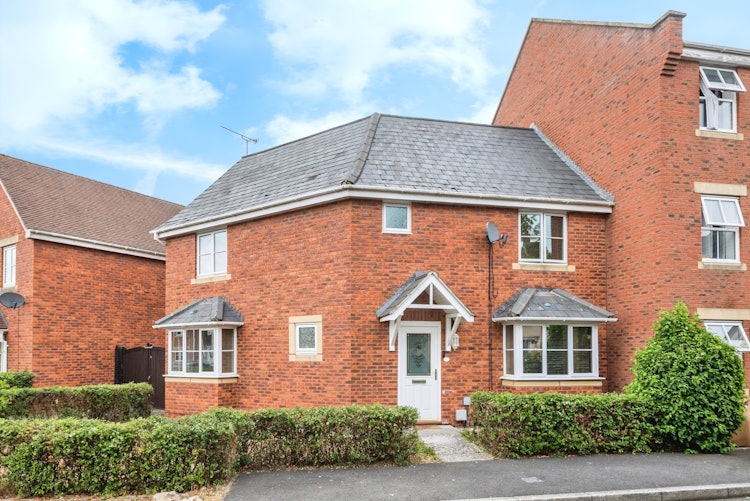 3 bedroom end of terrace house