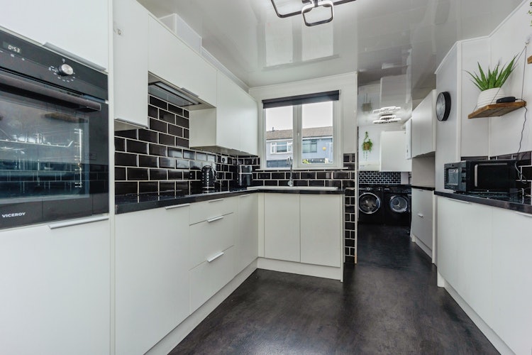 3 bedroom end of terrace house