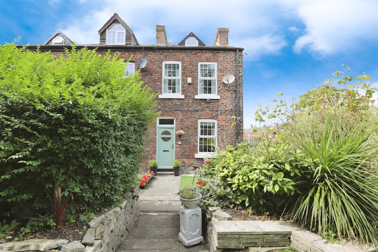 2 bedroom end of terrace house