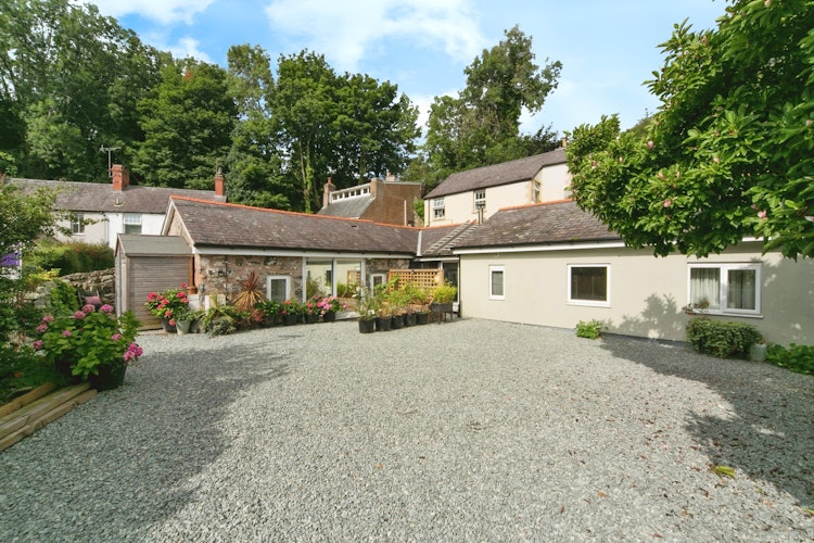 3 bedroom detached bungalow