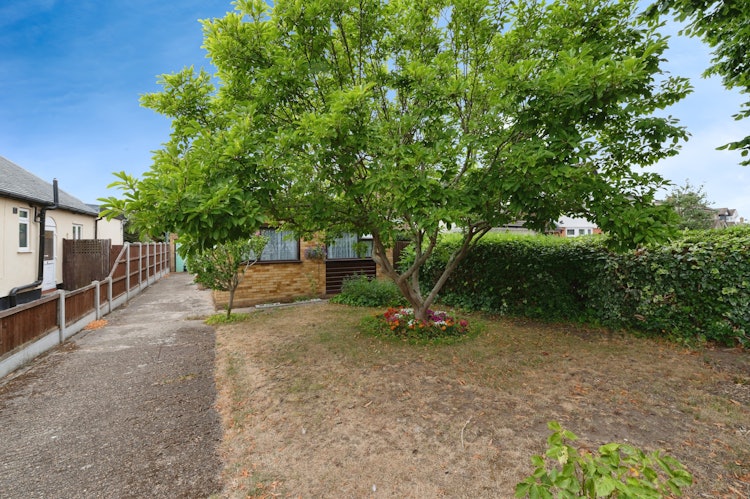 2 bedroom detached house