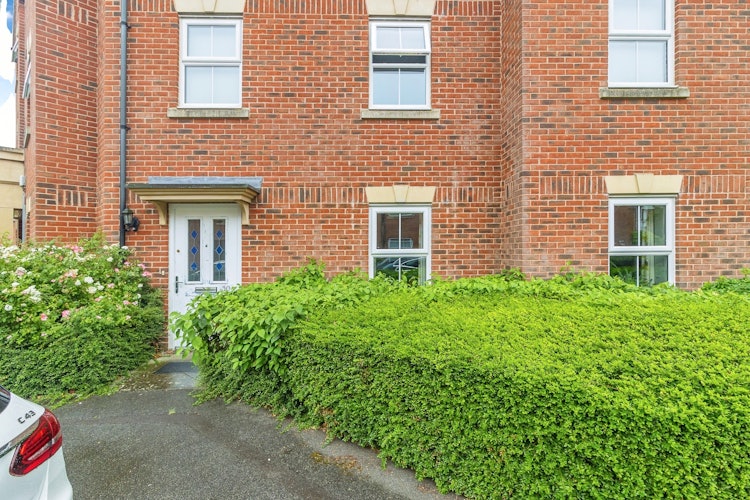2 bedroom ground floor flat