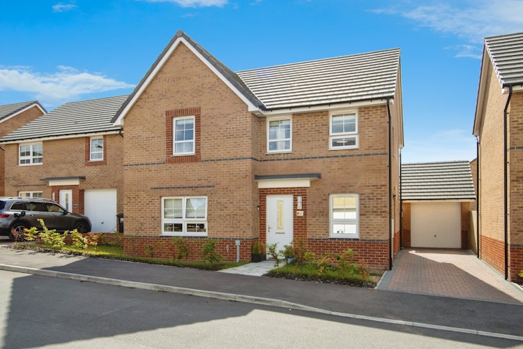 4 bedroom detached house