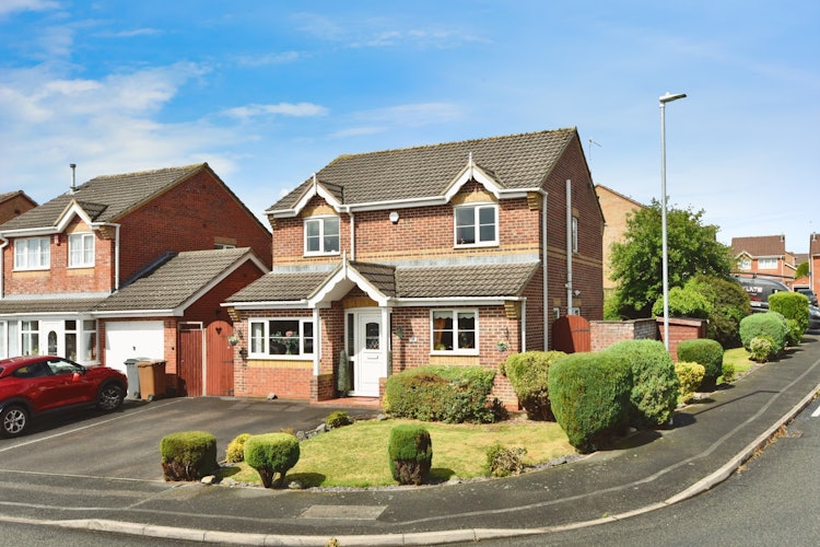 4 bedroom detached house