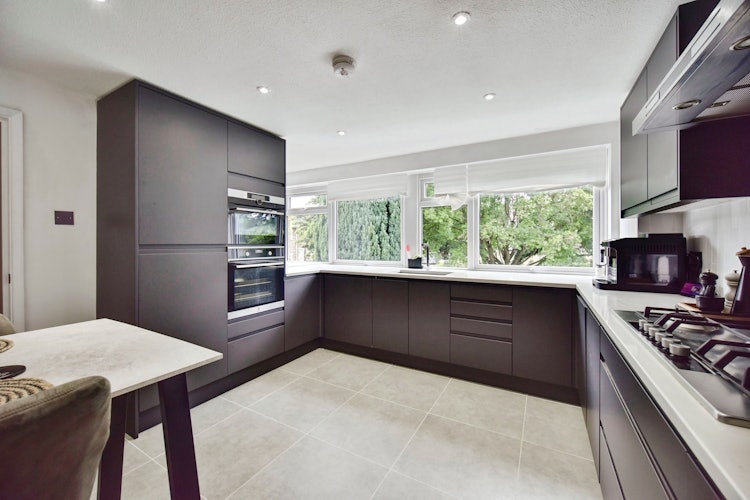 2 bedroom maisonette