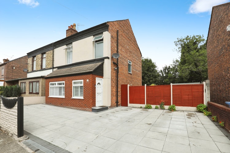 3 bedroom semi-detached house