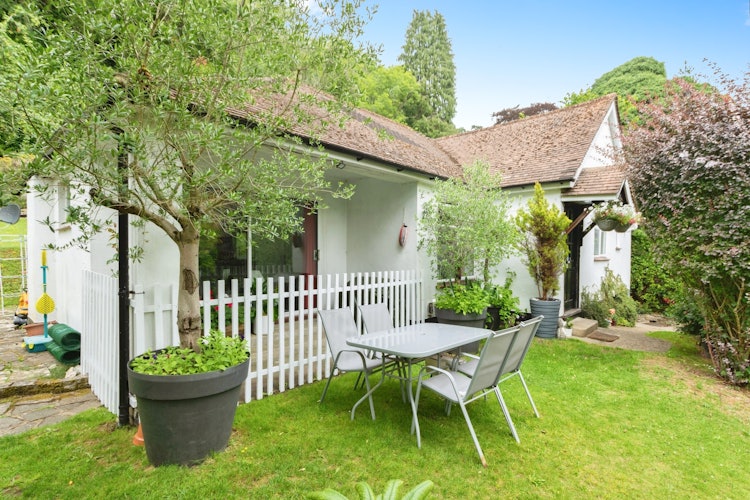 2 bedroom detached bungalow