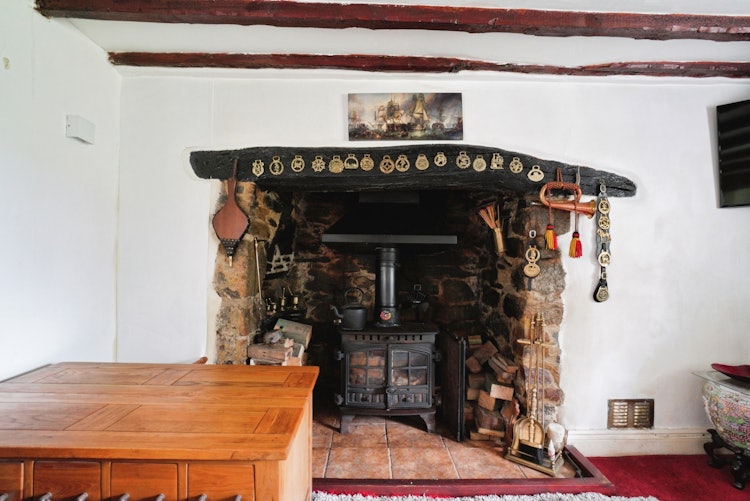2 bedroom detached house
