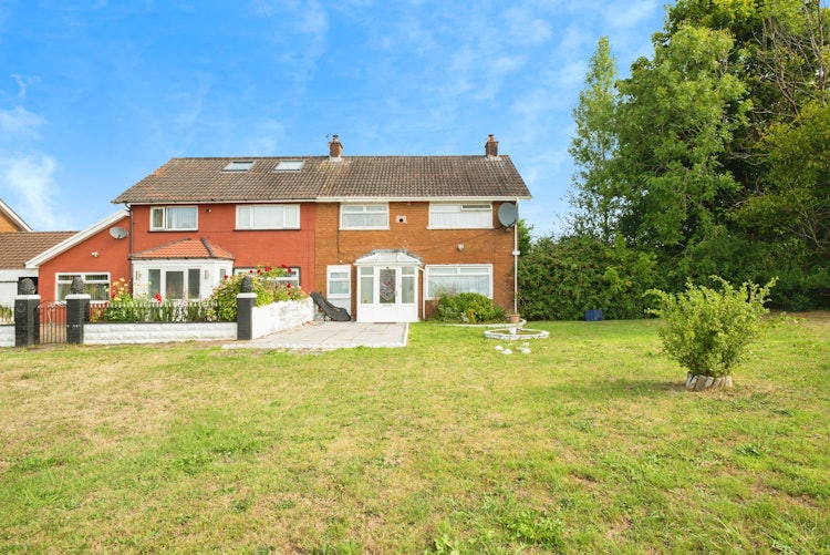3 bedroom semi-detached house