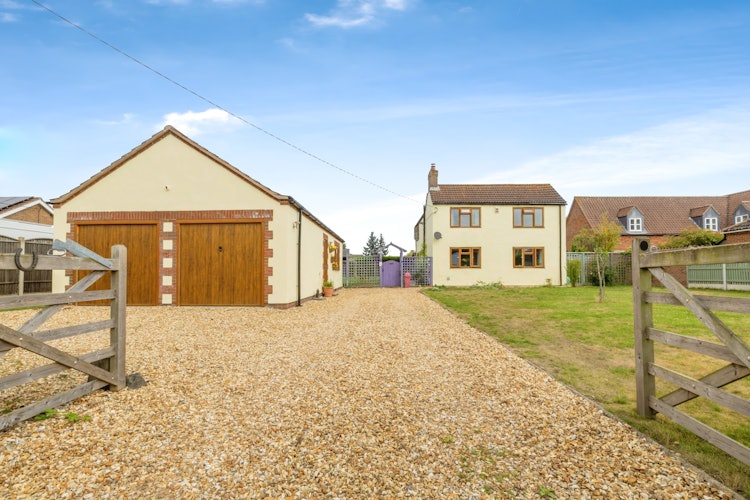 4 bedroom detached house