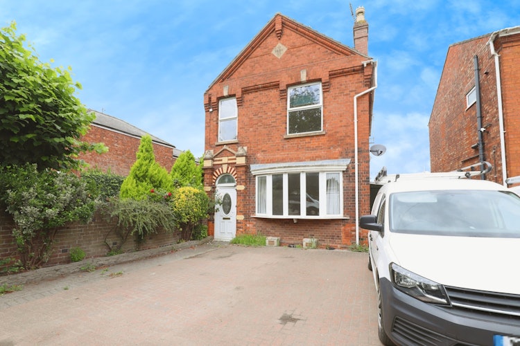 4 bedroom detached house
