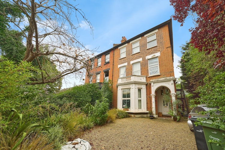 7 bedroom detached house