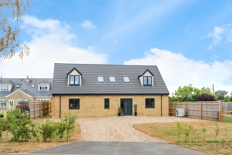 5 bedroom detached bungalow