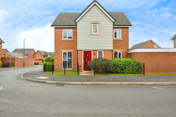 3 bedroom detached house