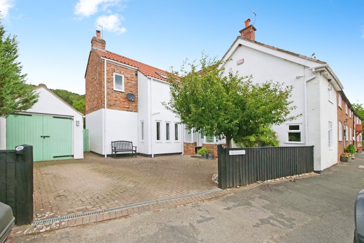 4 bedroom end of terrace house