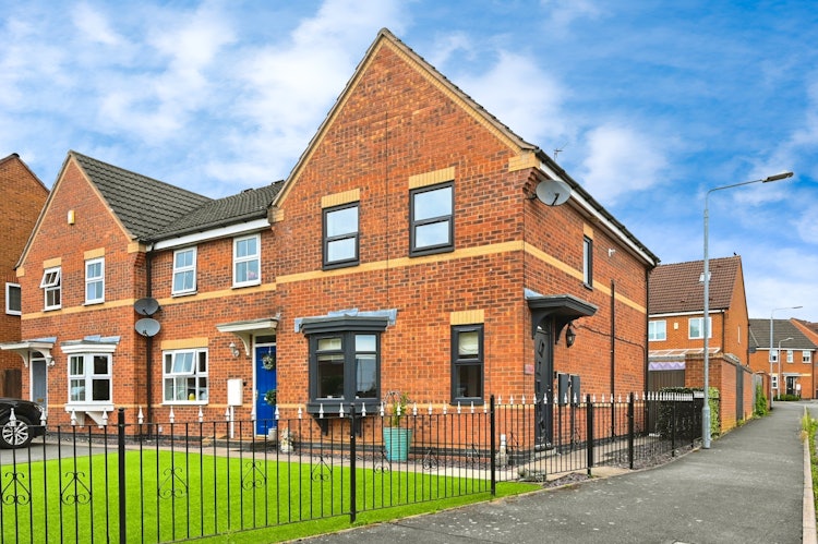 3 bedroom end of terrace house