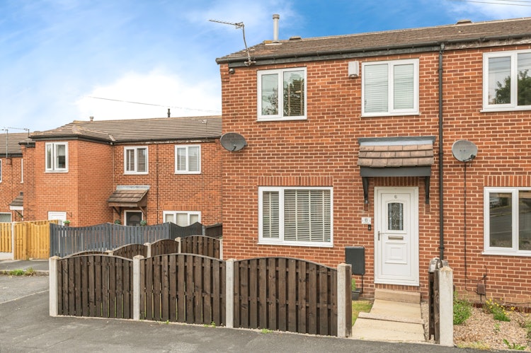 3 bedroom end of terrace house