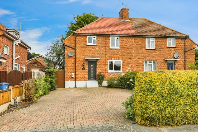 3 bedroom semi-detached house