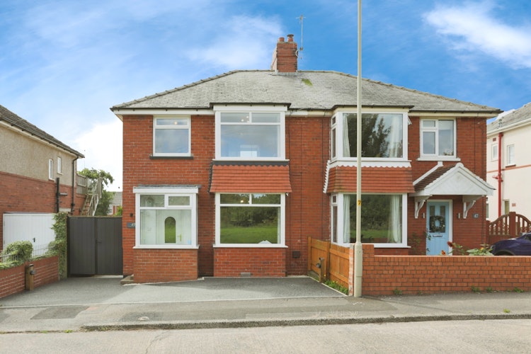 3 bedroom semi-detached house