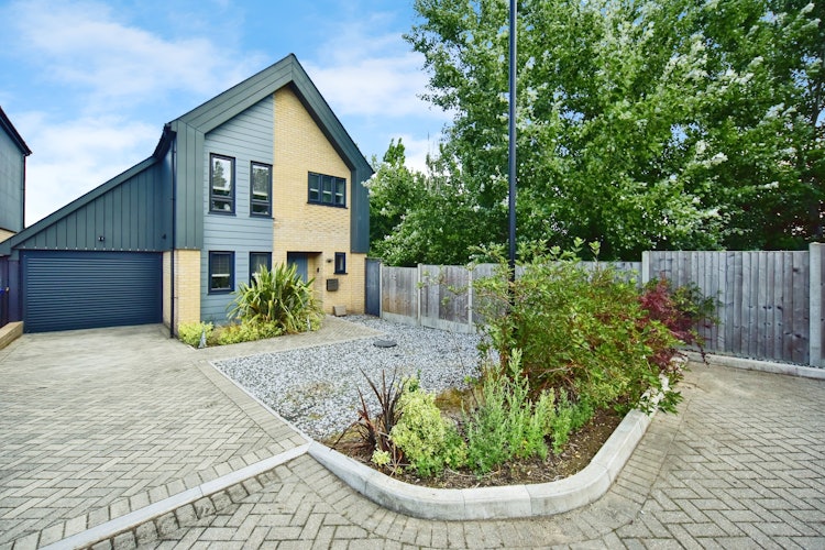 3 bedroom detached house