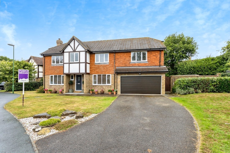 5 bedroom detached house