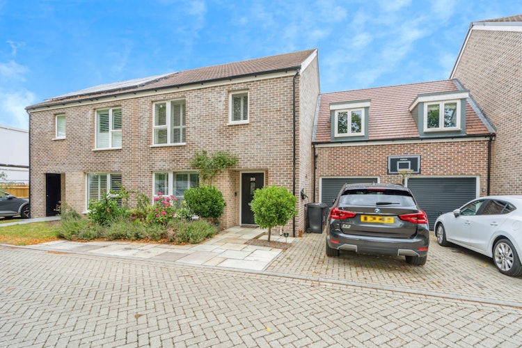 4 bedroom semi-detached house