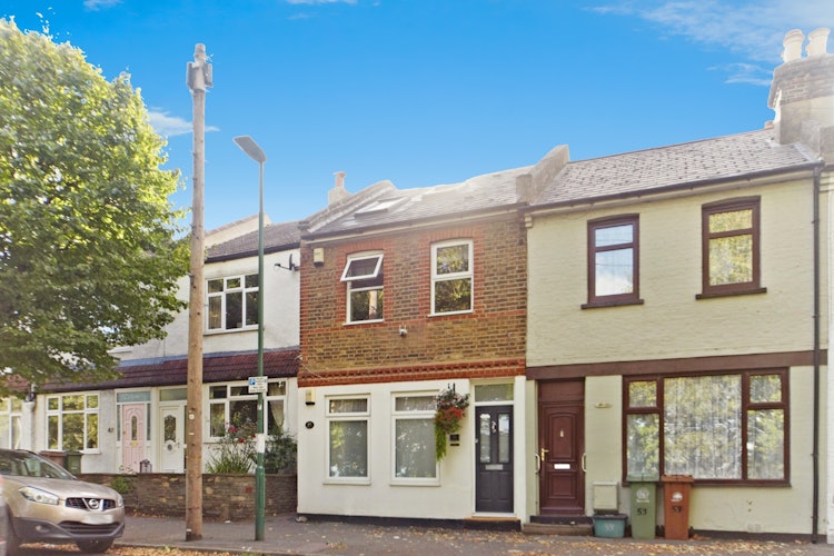 2 bedroom maisonette