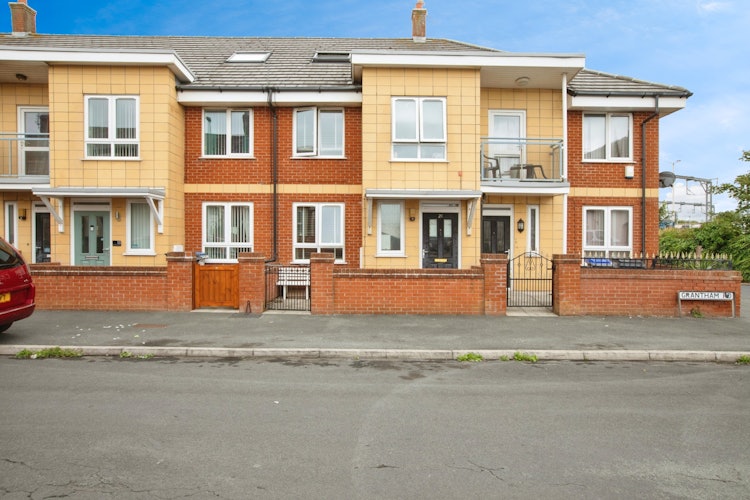 4 bedroom terraced house