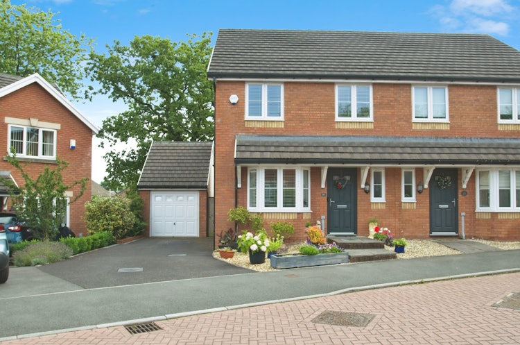 3 bedroom semi-detached house
