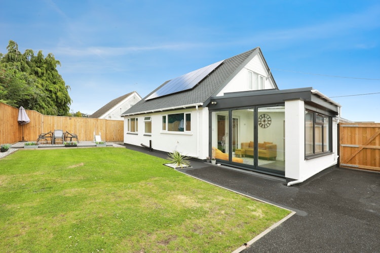 2 bedroom detached bungalow