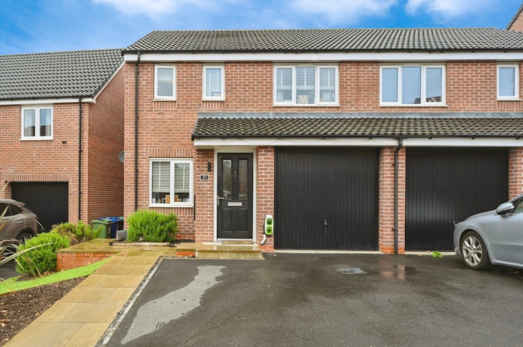 3 bedroom semi-detached house