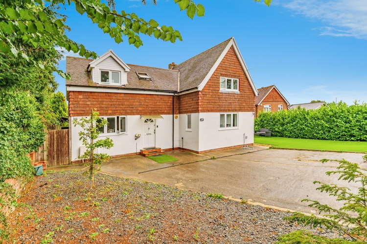 3 bedroom detached house