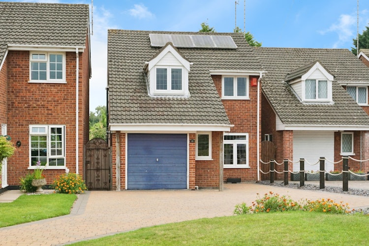3 bedroom detached house