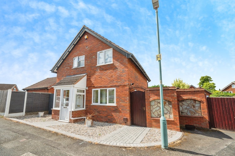 3 bedroom detached house