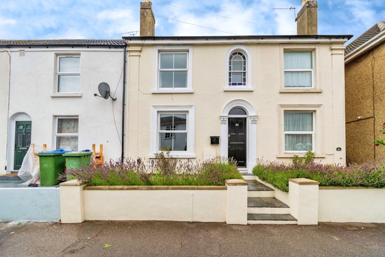 2 bedroom terraced house