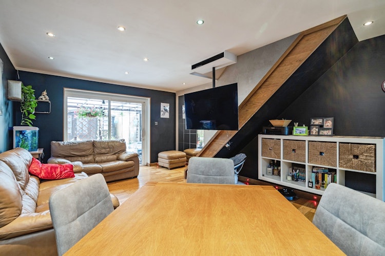 2 bedroom terraced house