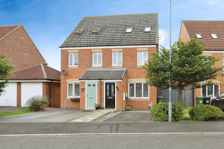 3 bedroom semi-detached house